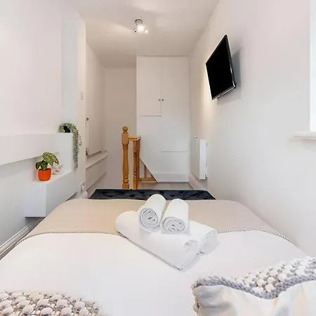 Sleek Loft Living Minimalist Urban Escape Apartment London Exterior photo