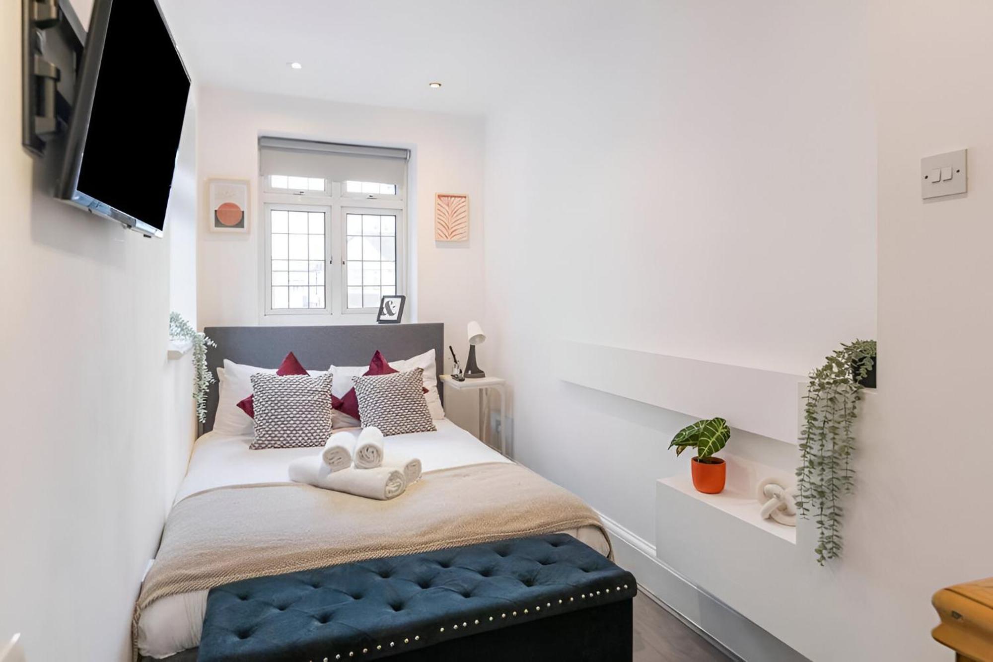 Sleek Loft Living Minimalist Urban Escape London