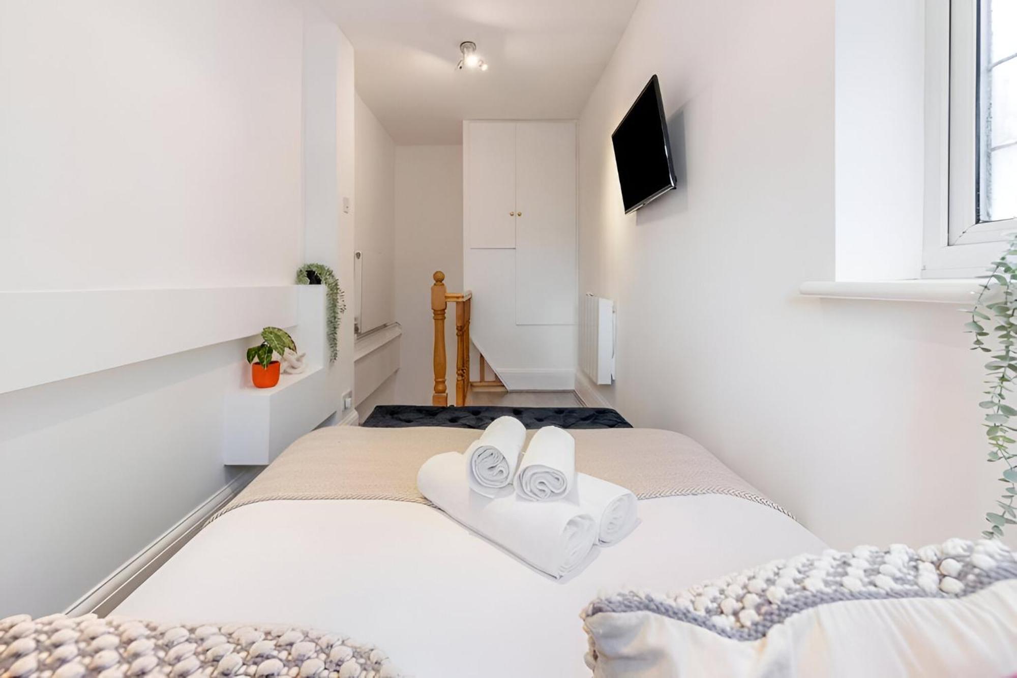 Sleek Loft Living Minimalist Urban Escape * London